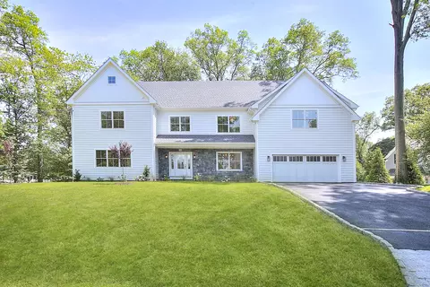59 Thornhill Rd, Fairfield, CT 06824