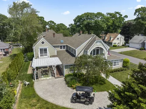 5 Oakwood Rd, Old Saybrook, CT 06475