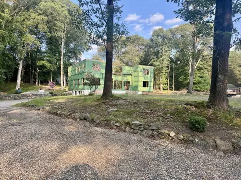 53 Deerfield Dr, Stamford, CT 06903