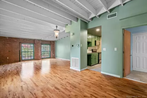 1 Front St #204, New Haven, CT 06513