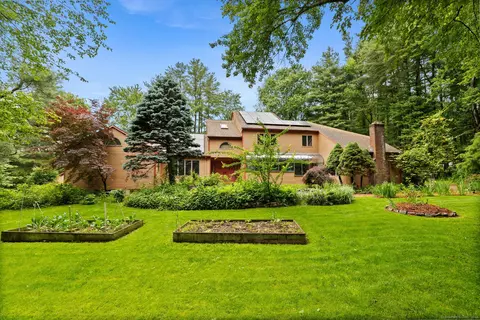 5 Old Parish Dr, South Windsor, CT 06074