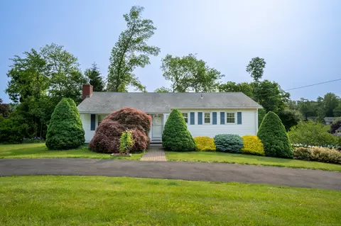 20 Heritage Hill Rd, Branford, CT 06405