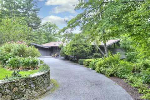62 Wells Hill Rd, Weston, CT 06883