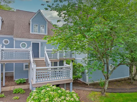 923 Old Pond Ln #923, Norwich, CT 06360