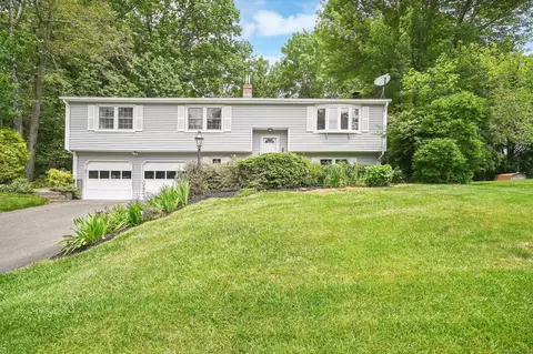 89 Quarry Brook Dr, South Windsor, CT 06074