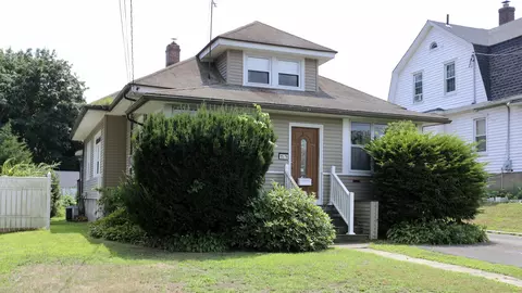 1579 Broadbridge Ave, Stratford, CT 06615