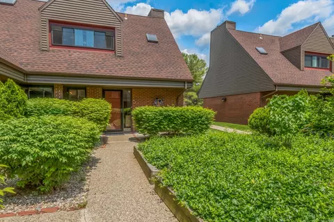 30 Montoya Dr #30, Branford, CT 06405