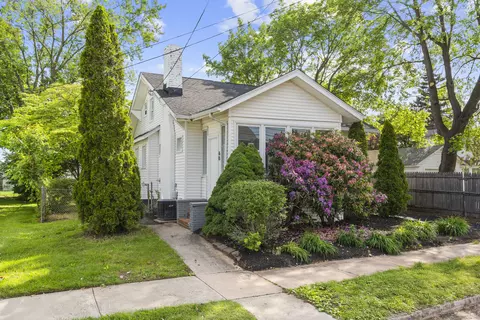 68 Collins St, Hamden, CT 06514