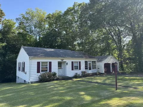 36 Cedar Ln, Uncasville, CT 06382