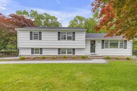 17 Ridgedale Rd, Bethel, CT 06801