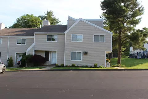 9 Watch Hill Cir #9, Cromwell, CT 06416