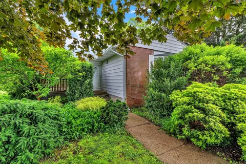 22 Rossie St, Mystic, CT 06355