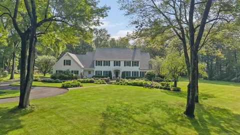 19 Father Peters Ln, New Canaan, CT 06840