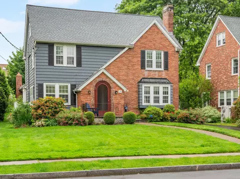 29 Middlefield Dr, West Hartford, CT 06107