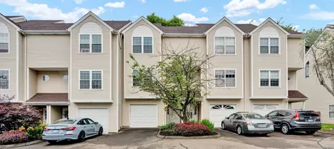 2390 State St #6E, Hamden, CT 06517