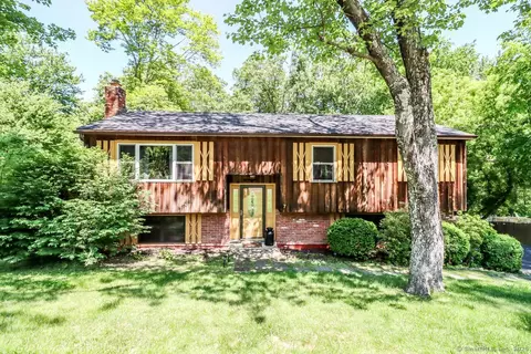 7 Sunset Ln, New Milford, CT 06776