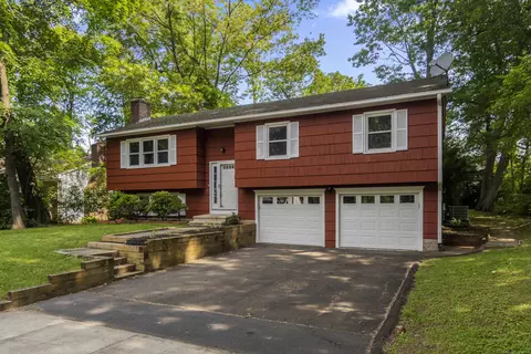 5 Robin Ln, New Haven, CT 06515