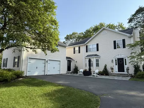 11 Pequot Ct #11, Monroe, CT 06468