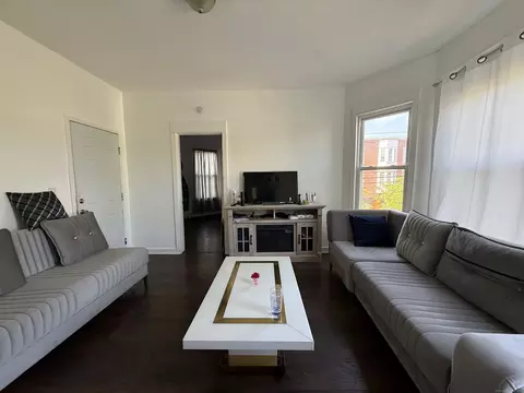 128 Henry St, New Haven, CT 06511