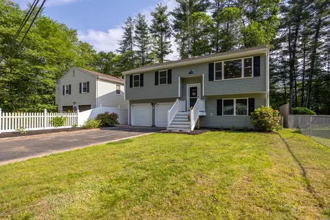 18 Pine Dr, Farmington, CT 06085