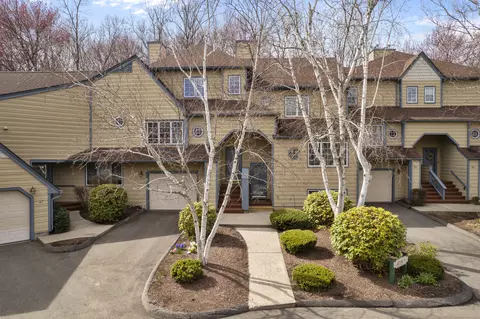 48 Jardin Cir #48, Shelton, CT 06484