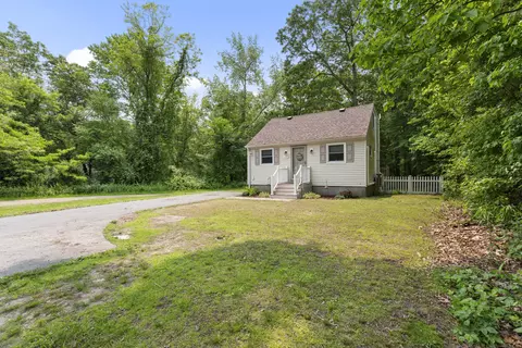 188 W Main St, Niantic, CT 06357