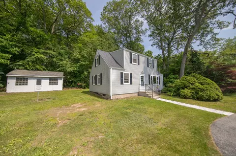 1375 North Rd, Groton, CT 06340