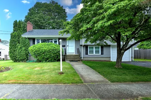 15 Edgemere Rd, Hamden, CT 06517
