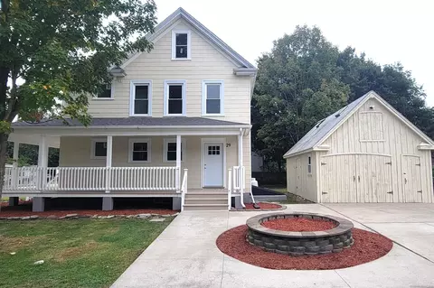 29 Pleasant St, Plainfield, CT 06374