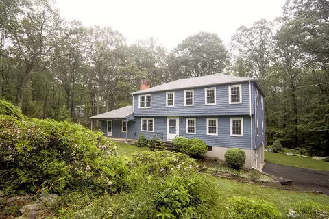 41 Ledgewood Dr, Wilton, CT 06897