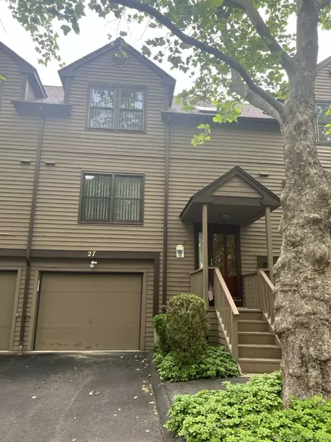 27 Rolling Ridge Rd #27, Monroe, CT 06468