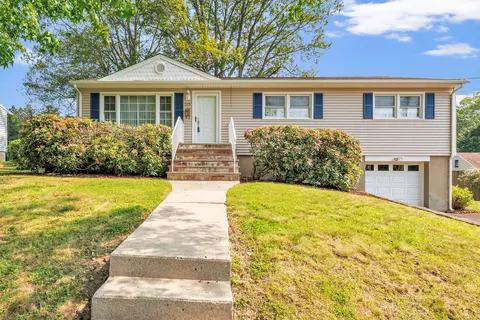 305 Dahl Ave, Stratford, CT 06614