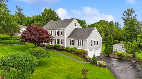 10 Maria Todd Rd, Northford, CT 06472
