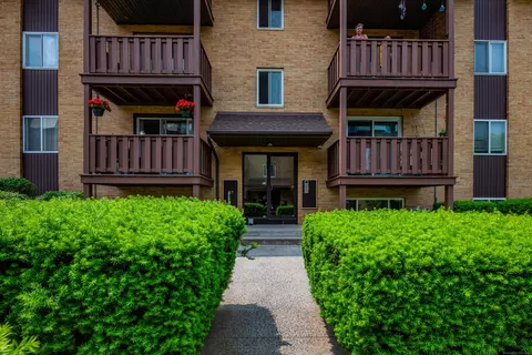 87 Clinic Dr #3A, New Britain, CT 06051