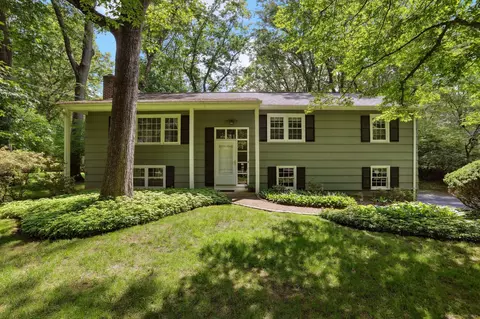 26 Wayfaring Rd, Norwalk, CT 06851