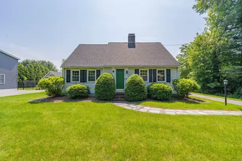 52 N Grand St, Suffield, CT 06093