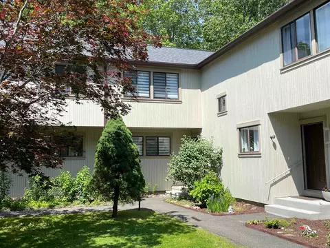 8 Highpoint Ct #8, Woodbury, CT 06798