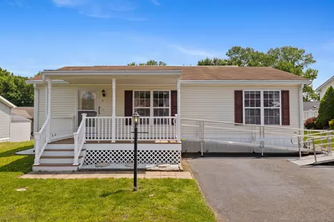 7 Rose Ct, East Windsor, CT 06088