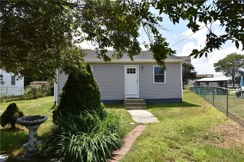 35 Lewiston Ct, Groton, CT 06340