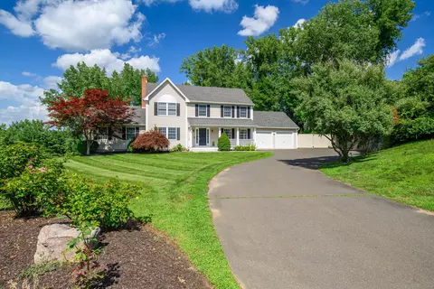 5 Park Ln, Brookfield, CT 06804