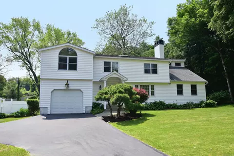 118 Putnam Rd, Pomfret, CT 06259