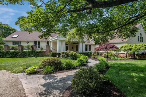 15 Northeast Rd, Farmington, CT 06032