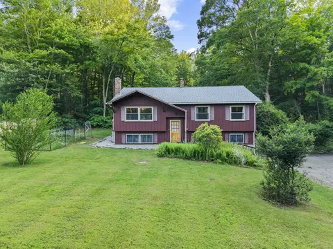 9 Philip Ln, Ledyard, CT 06339