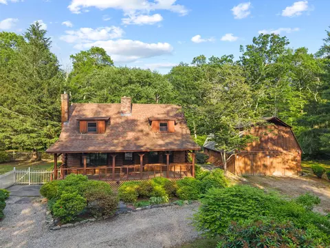 27 Princess Ln, North Stonington, CT 06359