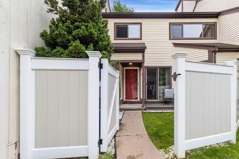 81 Main St #20B, Branford, CT 06405