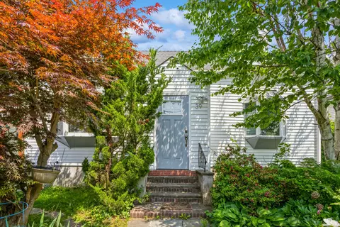 39 Depinedo Ave, Stamford, CT 06902
