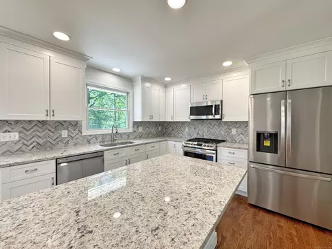 17 Currituck Rd, Newtown, CT 06470