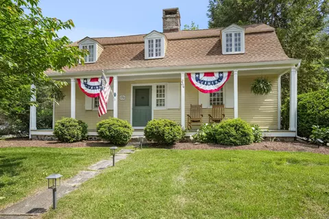 34 Hollow Rd, Woodbury, CT 06798