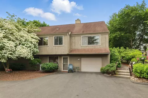 646 Onondaga Ln #B, Stratford, CT 06614