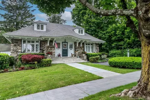 63 Main St, Newtown, CT 06470